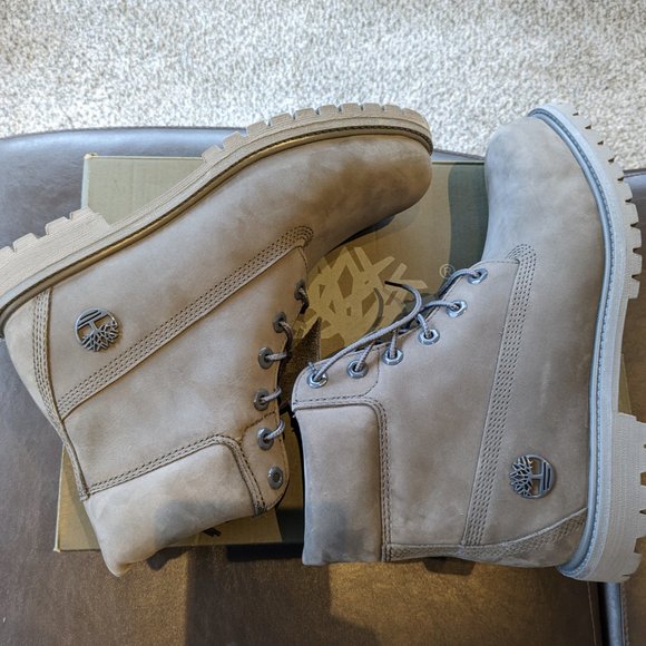 9.5 women's Timberland boot Grey Nubuck 6in - NEW - Picture 3 of 10